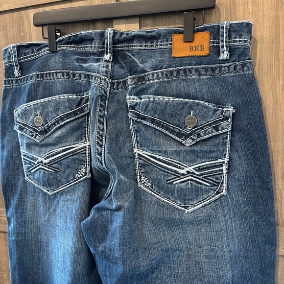 BKE 38R Relaxed Fit Dark Blue Jeans flap back pockets 31 inseam - Picture 5 of 10